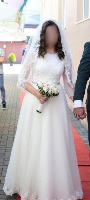 Rochie de mireasă și voal