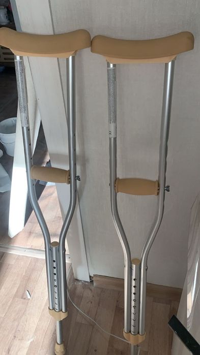 Продам Детские Костыли