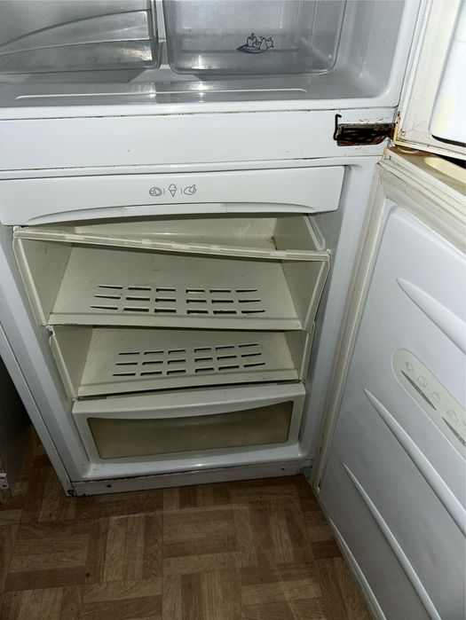 Холодильник б/у, все работает