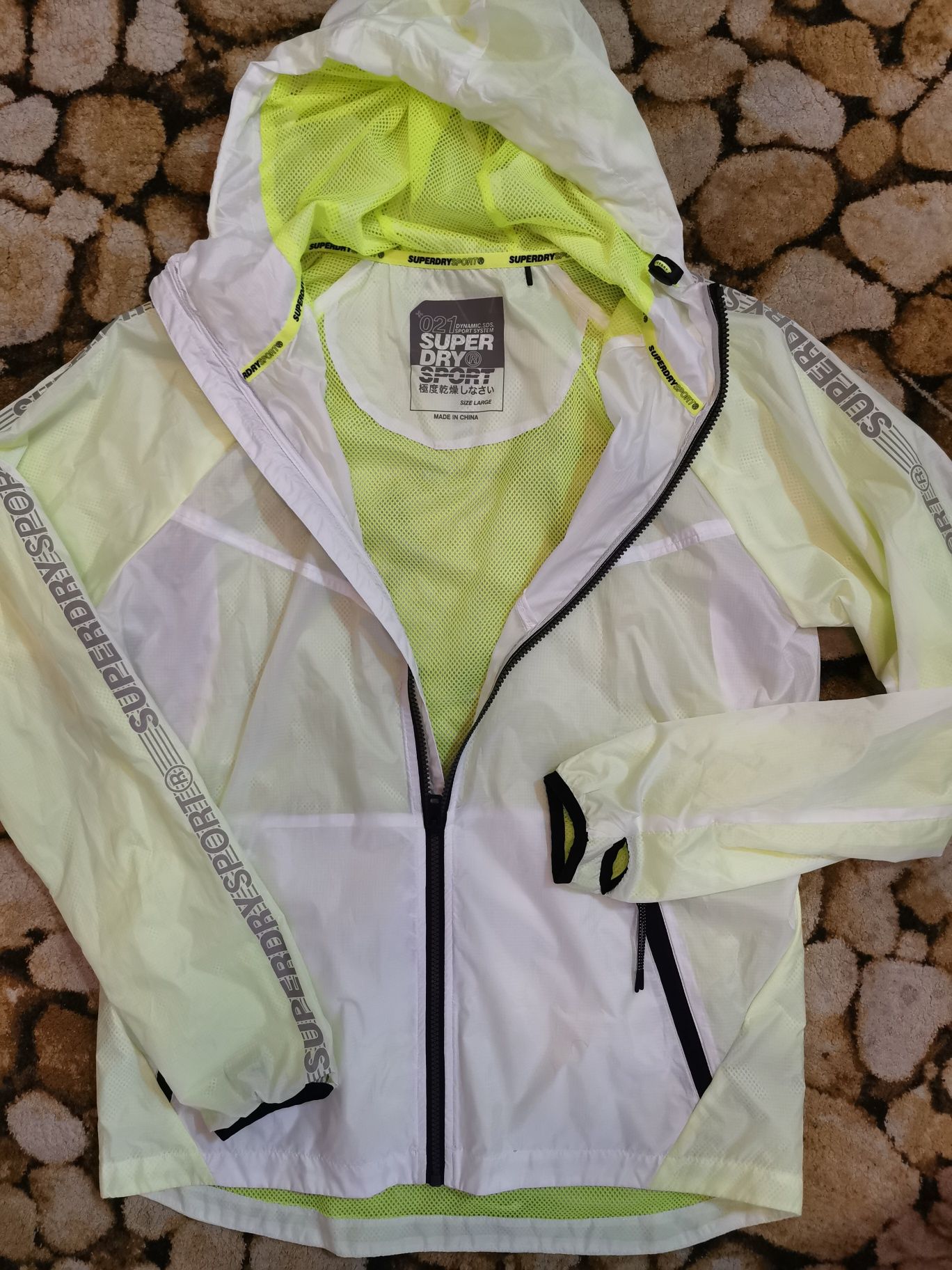 Jacket Alergare  Superdry Watherproof M-L hoka On Cloud salomon salewa