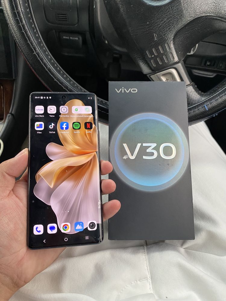 Vivo V30 5G.   12/256