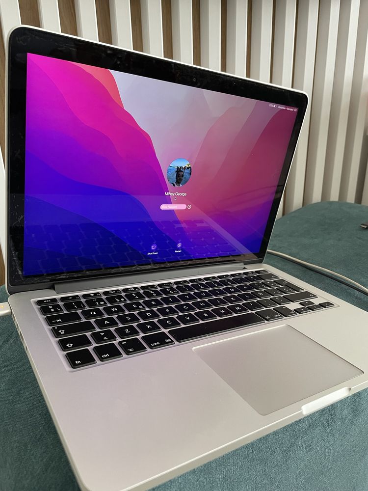 MacBook pro 13.3 early 2015