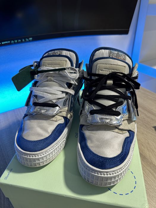 Off white Floating Arrow 3.0