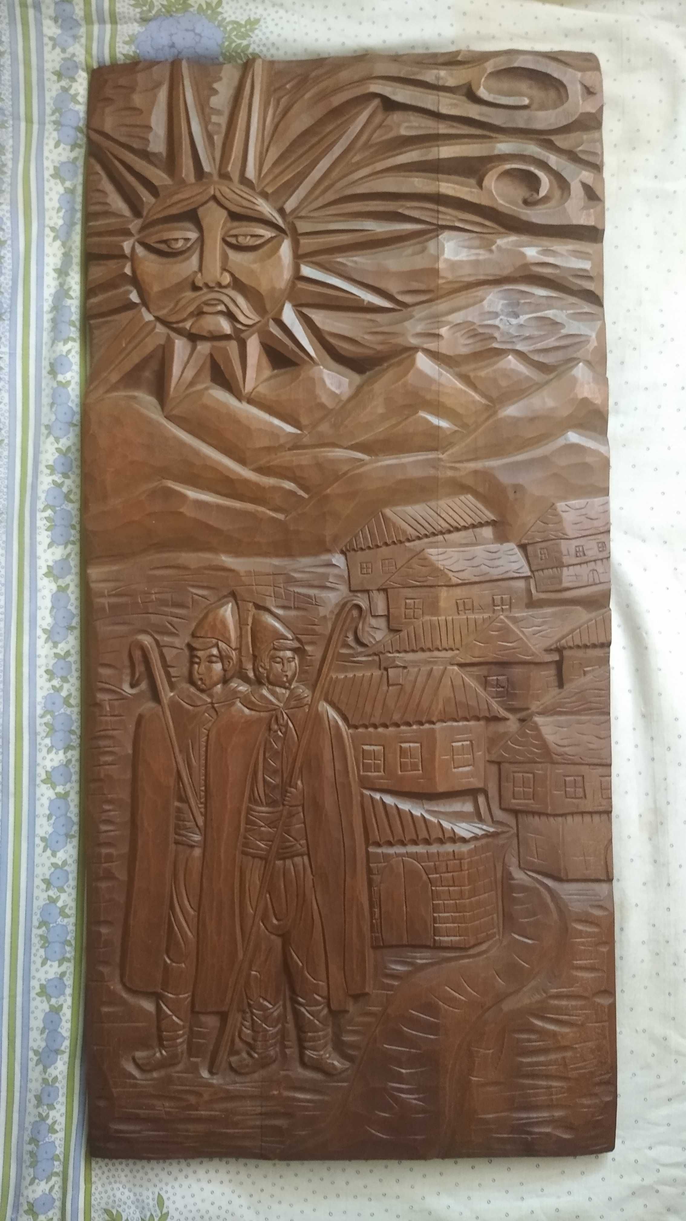 Дърворезба и картина рисувана на кожа