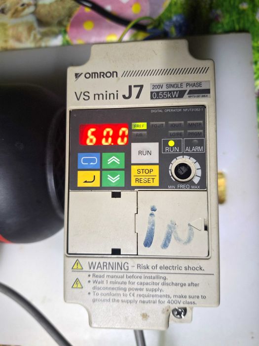 Motor trifazic convertizor Omron VS mini J7 convertor frecventa