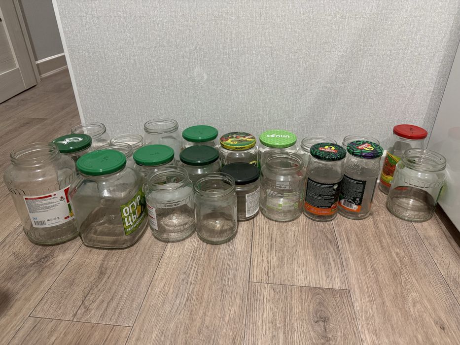 Стеклянные банки с крышками