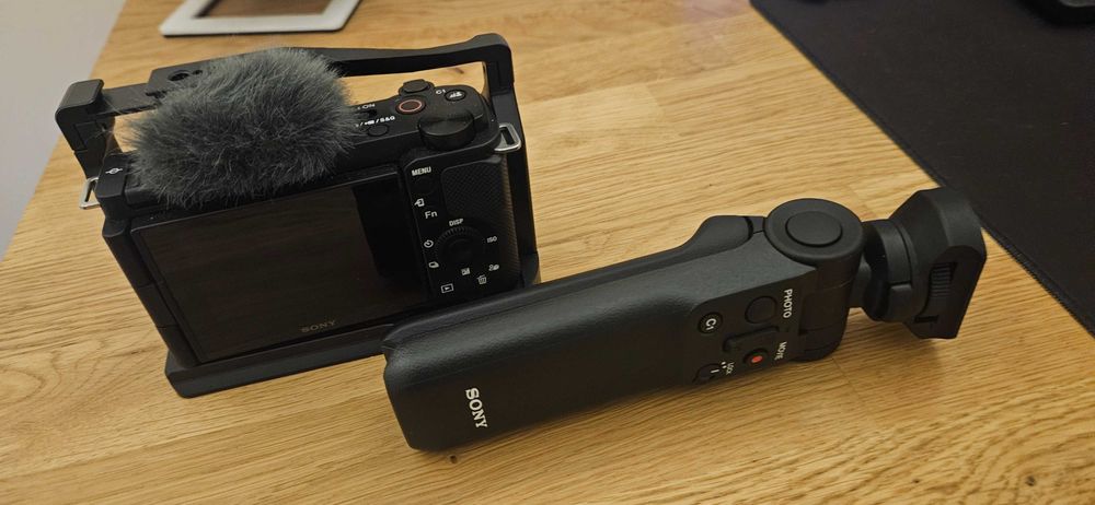 фотоапарат за влогинг Sony ZV-E10 + аксесоари