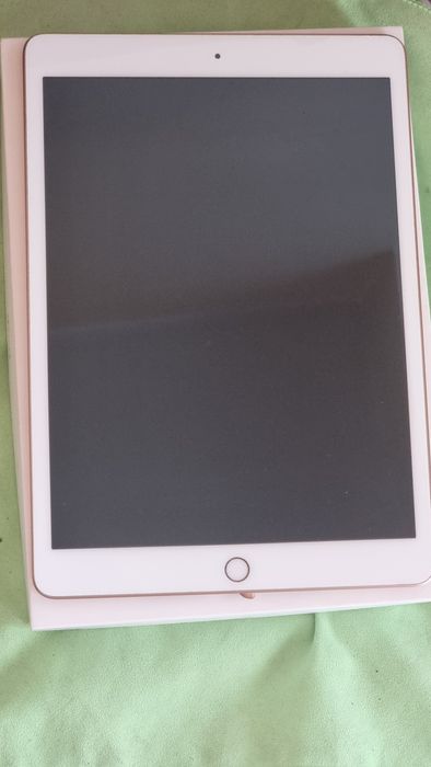 Vând Ipad 8th generation 2020 128Gb wifi