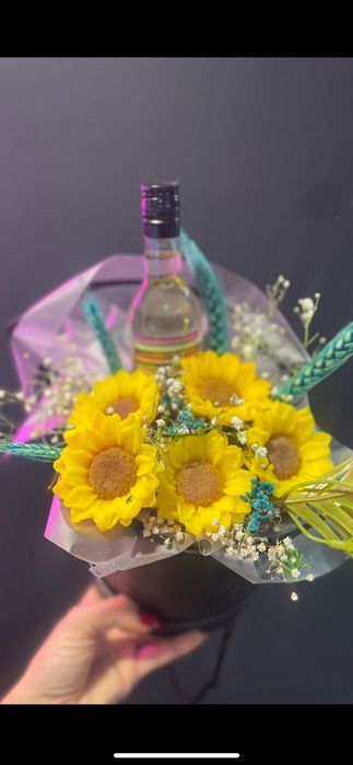 Аранжировки с глицеринови цветя и свещи и цветя