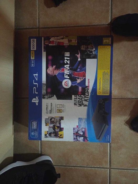 PlayStation .PLUS PS4 HDR 500GB cu jocuri Fifa,Call of Dury,Batman
