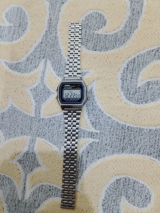 Сағат сатылады саудасы бар