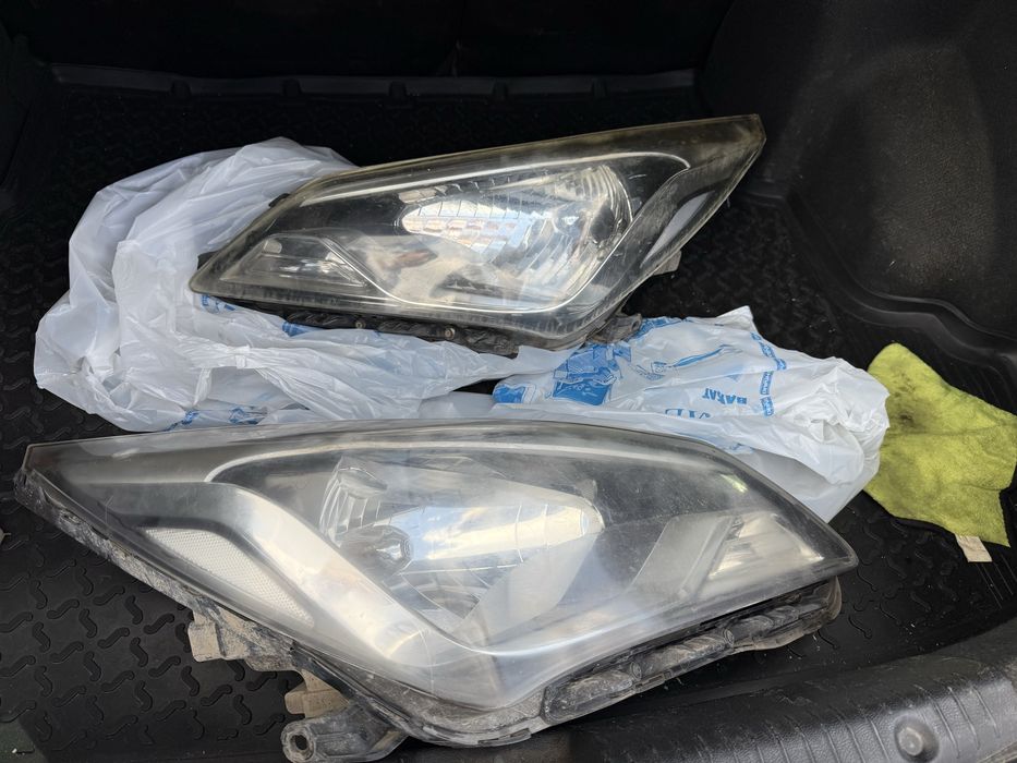 Фары Hyundai Solaris  2015-го года рабочий. Оригинал. Цена за пару.