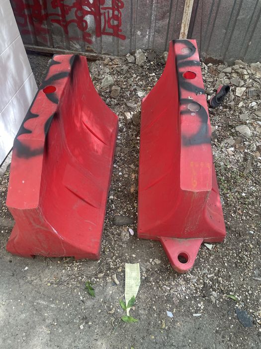 Продаются пластиковые дорожные барьеры