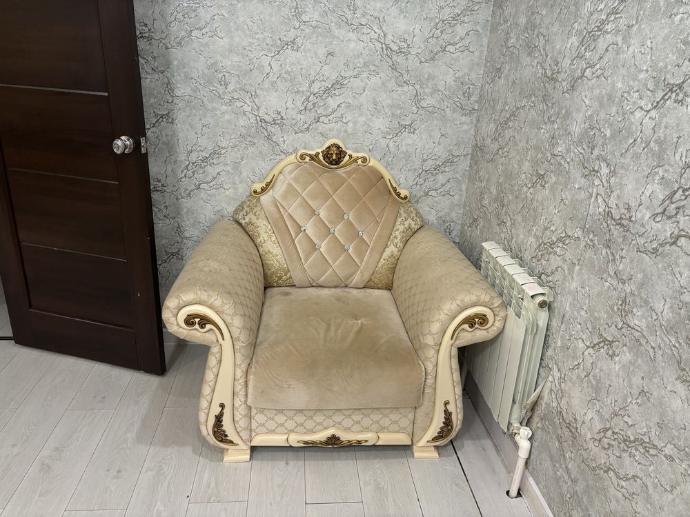 Продаю Диван+кресло 150000