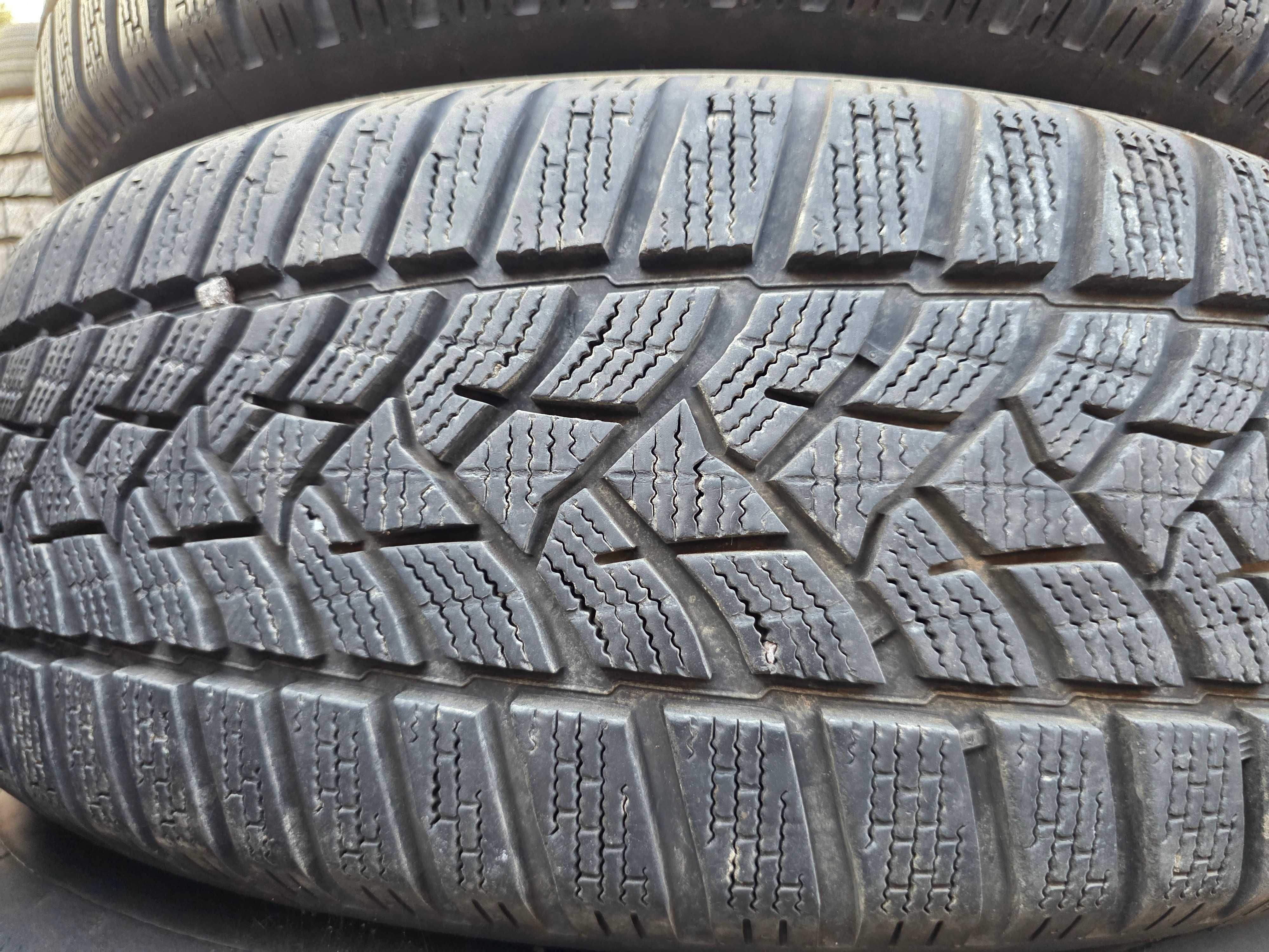 4бр Зимни гуми 215 60 16 - Dunlop