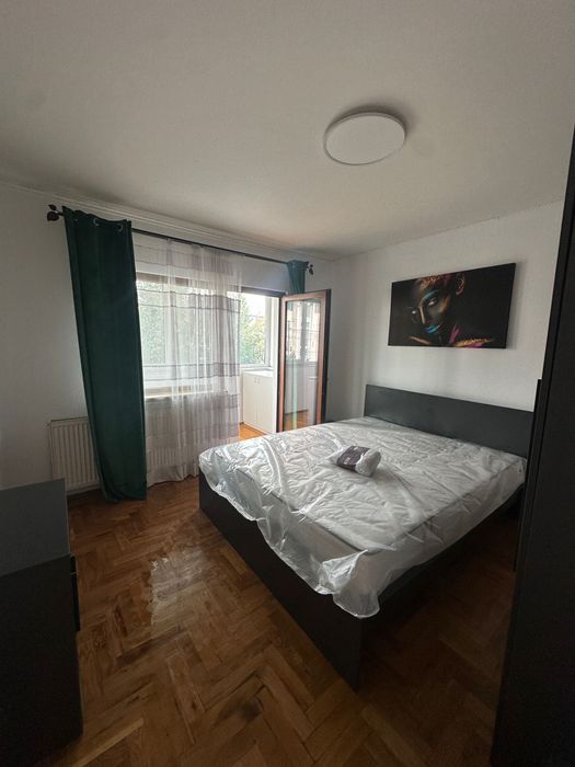 Inchiriez apartament zona centrala 3 camere decomandat