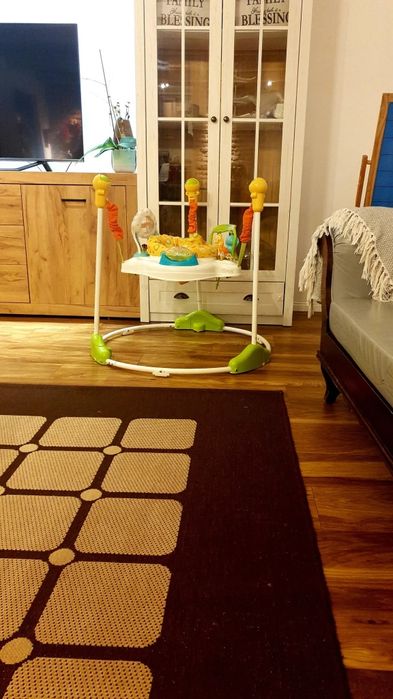 Vând jumper bebe impecabil