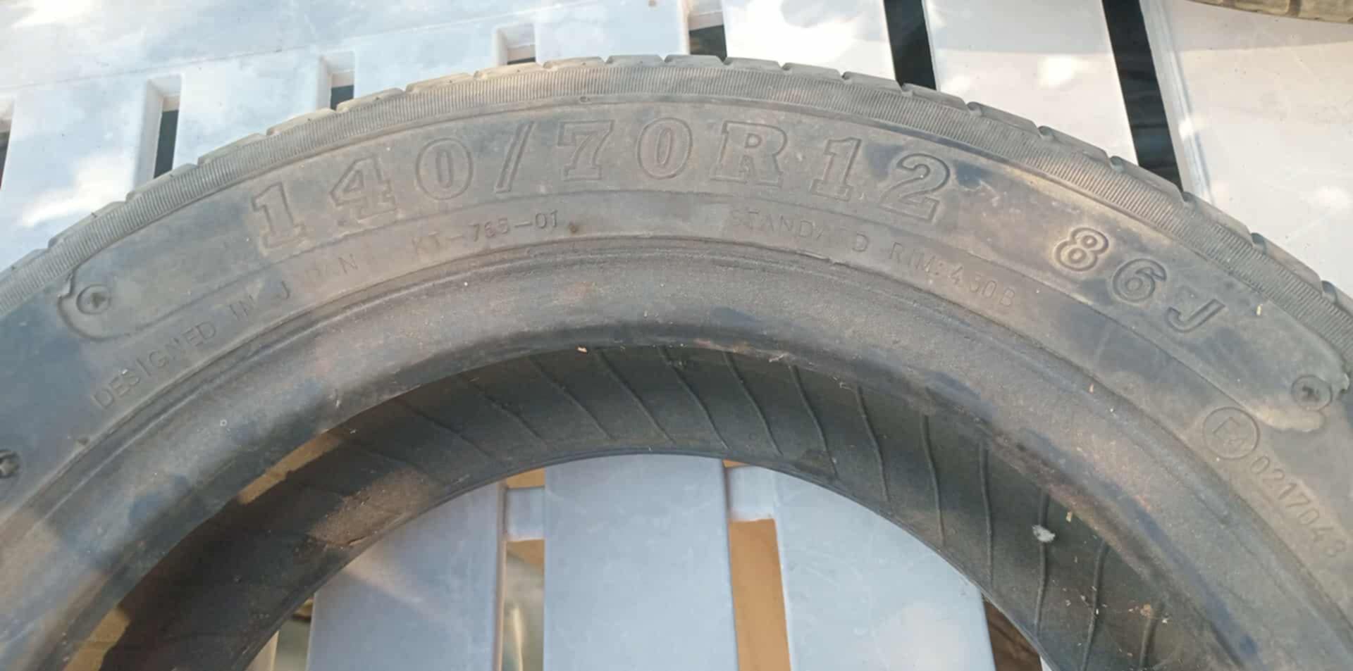 2 броя гуми 12 цола