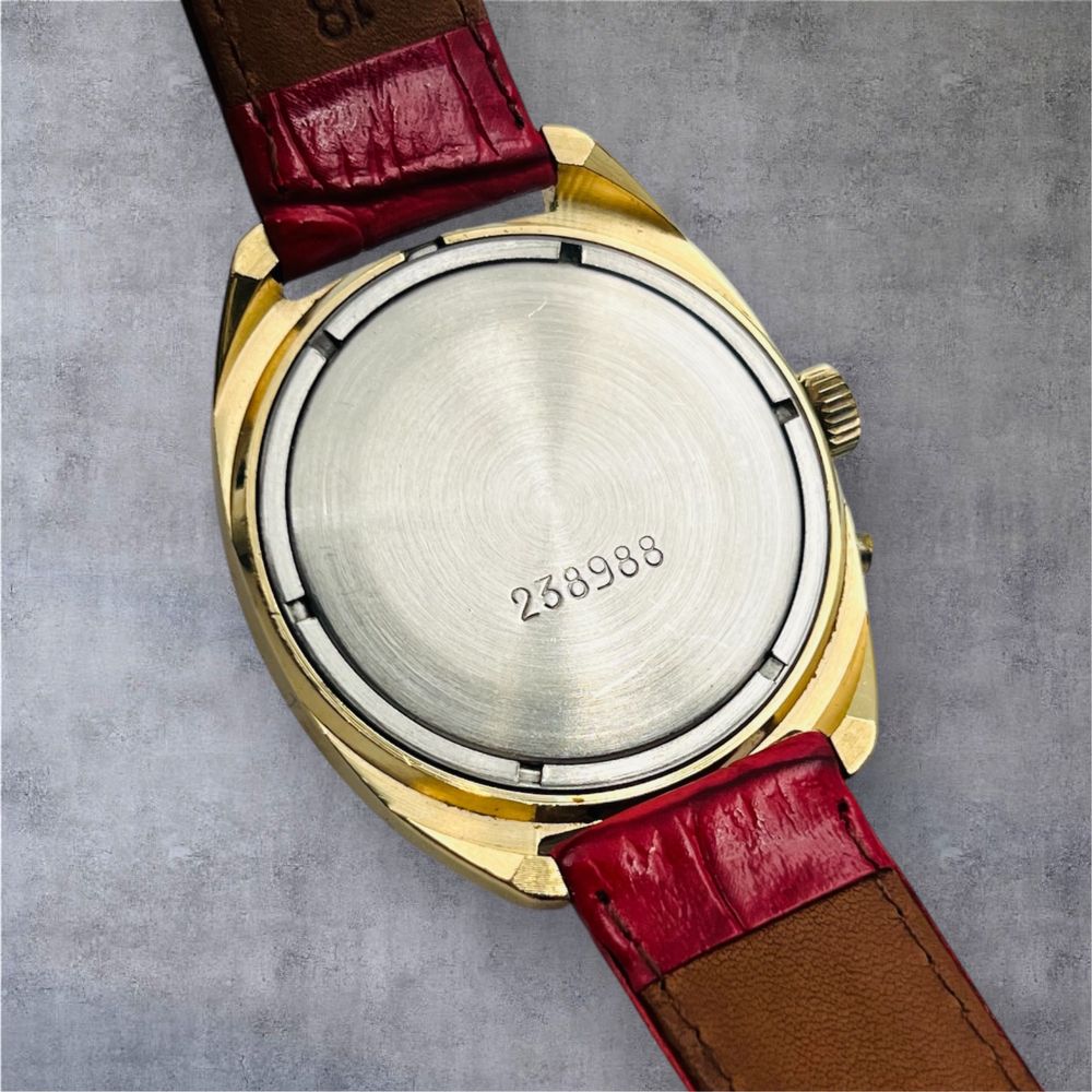 Slava Automatic watch в перфектно състояние за колекционери