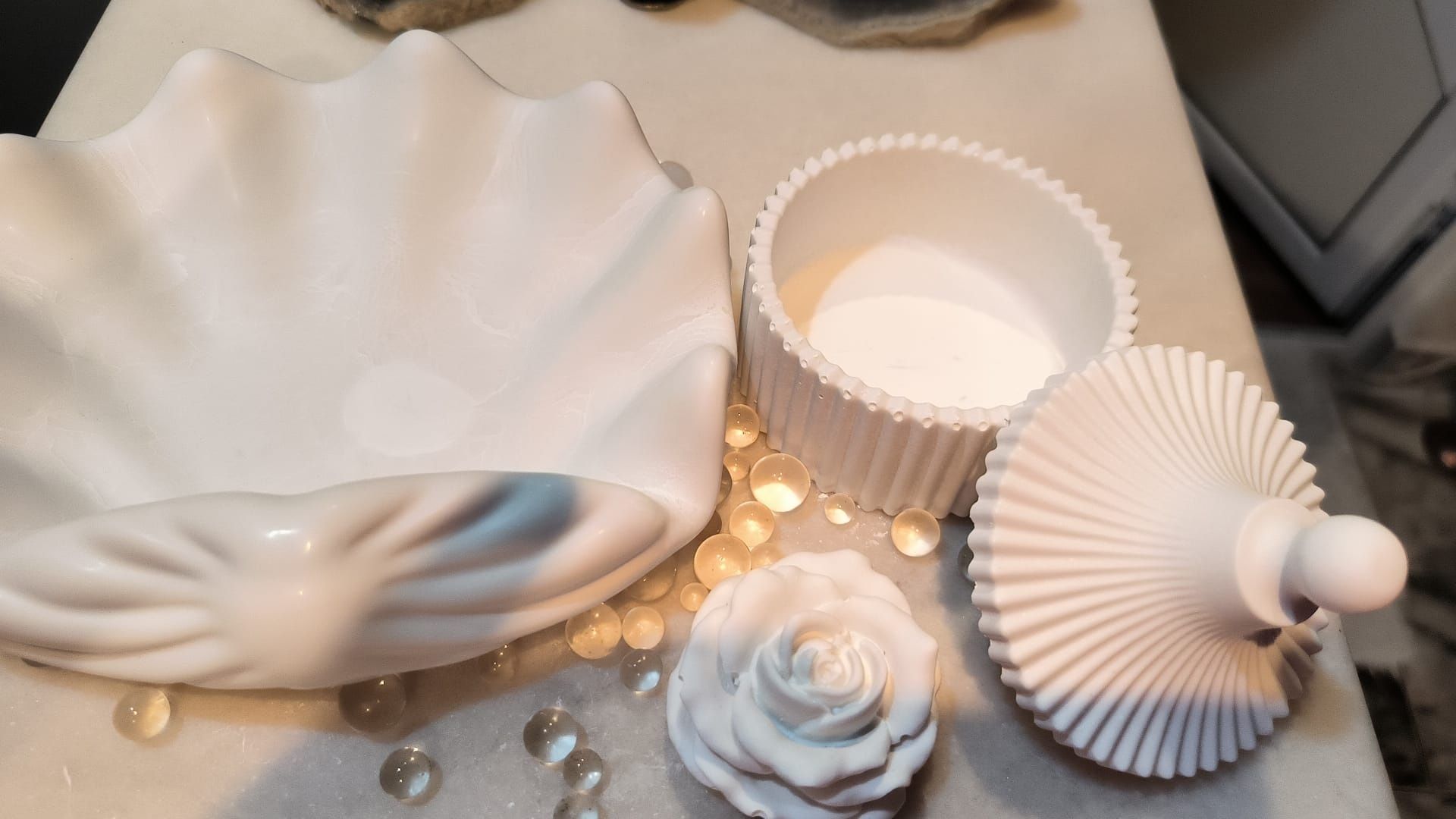 Hand made din ceramica alba obiecte