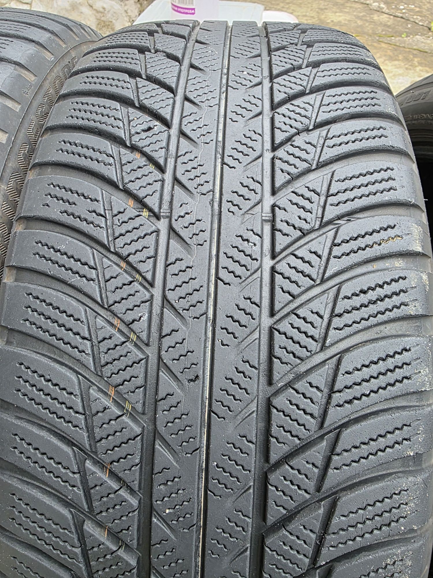 Зимни гуми 225 45 18 дот 20 Bridgestone
