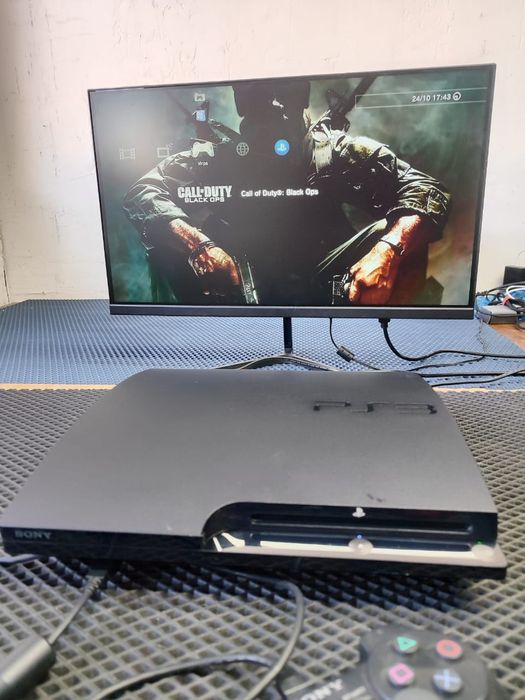 Ps3 slim+диски лицензия/геймпад оригинал/отличное состояние/Ред
