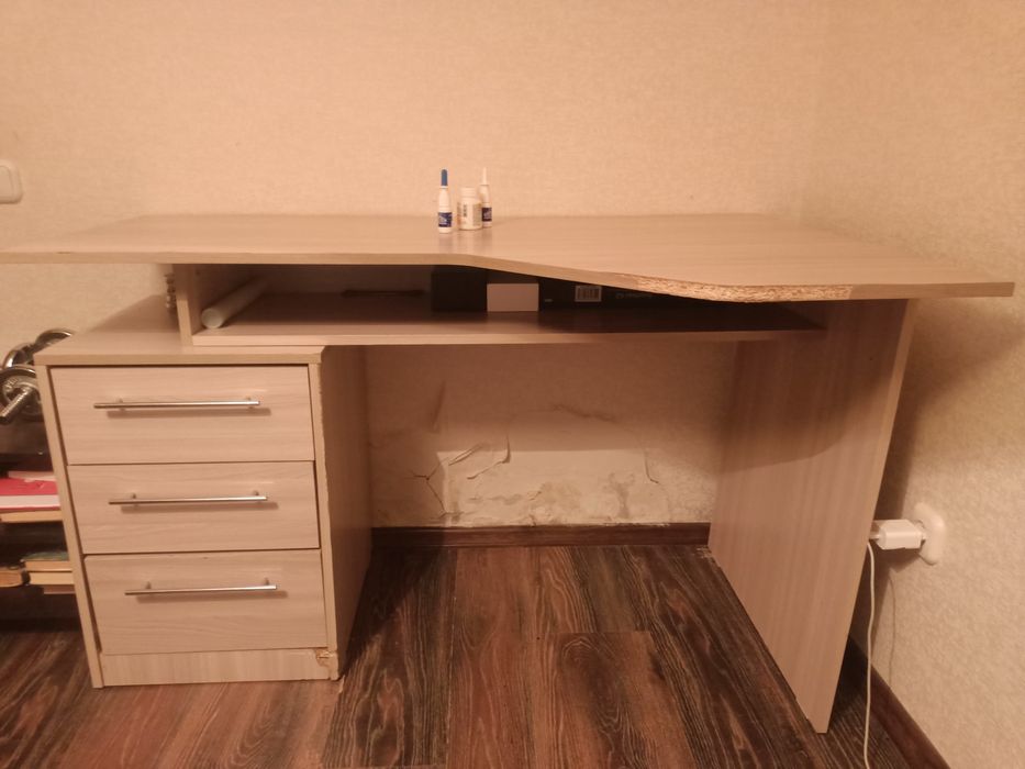 Продам стол  б/у