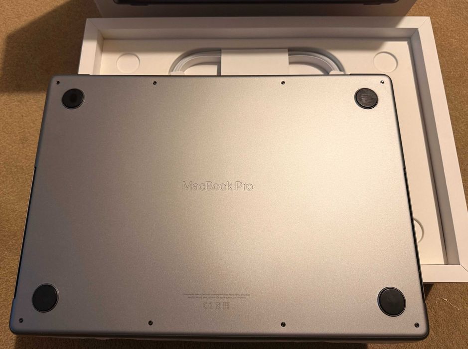 MacBook Pro M1 – 10cores, 32GB RAM, 512GB SSD