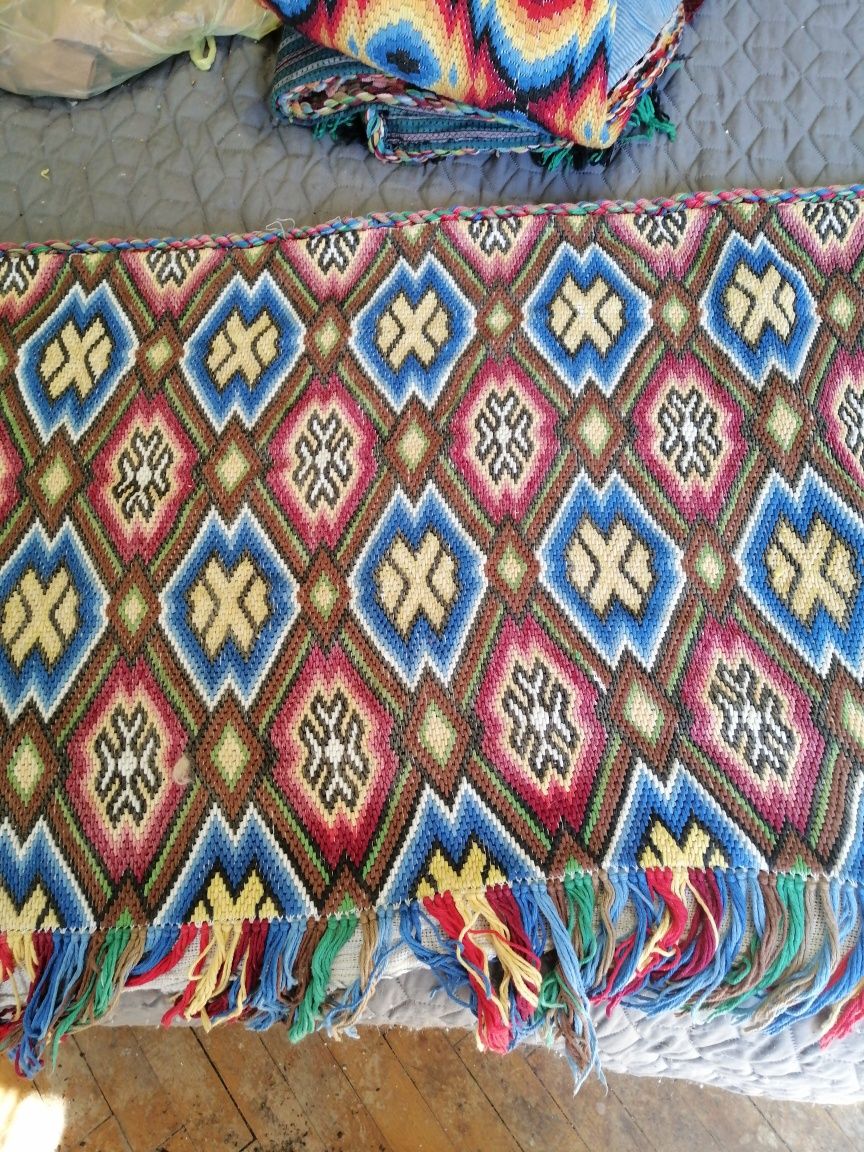 Продавам ковьори