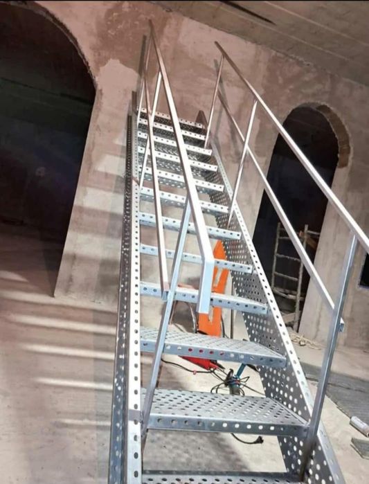 Scari zincate pentru exterior și interior