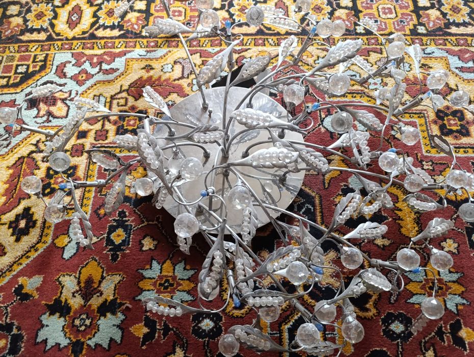 Люстра в хорошем состоянии