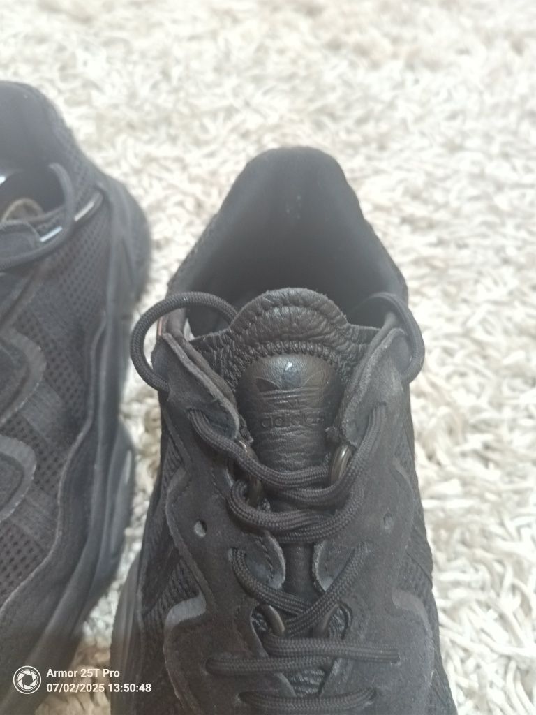 маратонки Adidas Ozweego размер 44 2/3  28.5 см