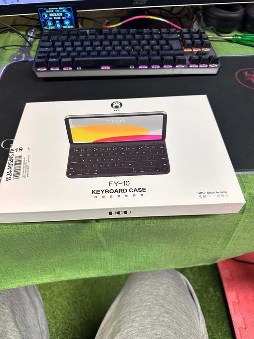 Розов Калъф с клавиатура за iPad 10-то поколение