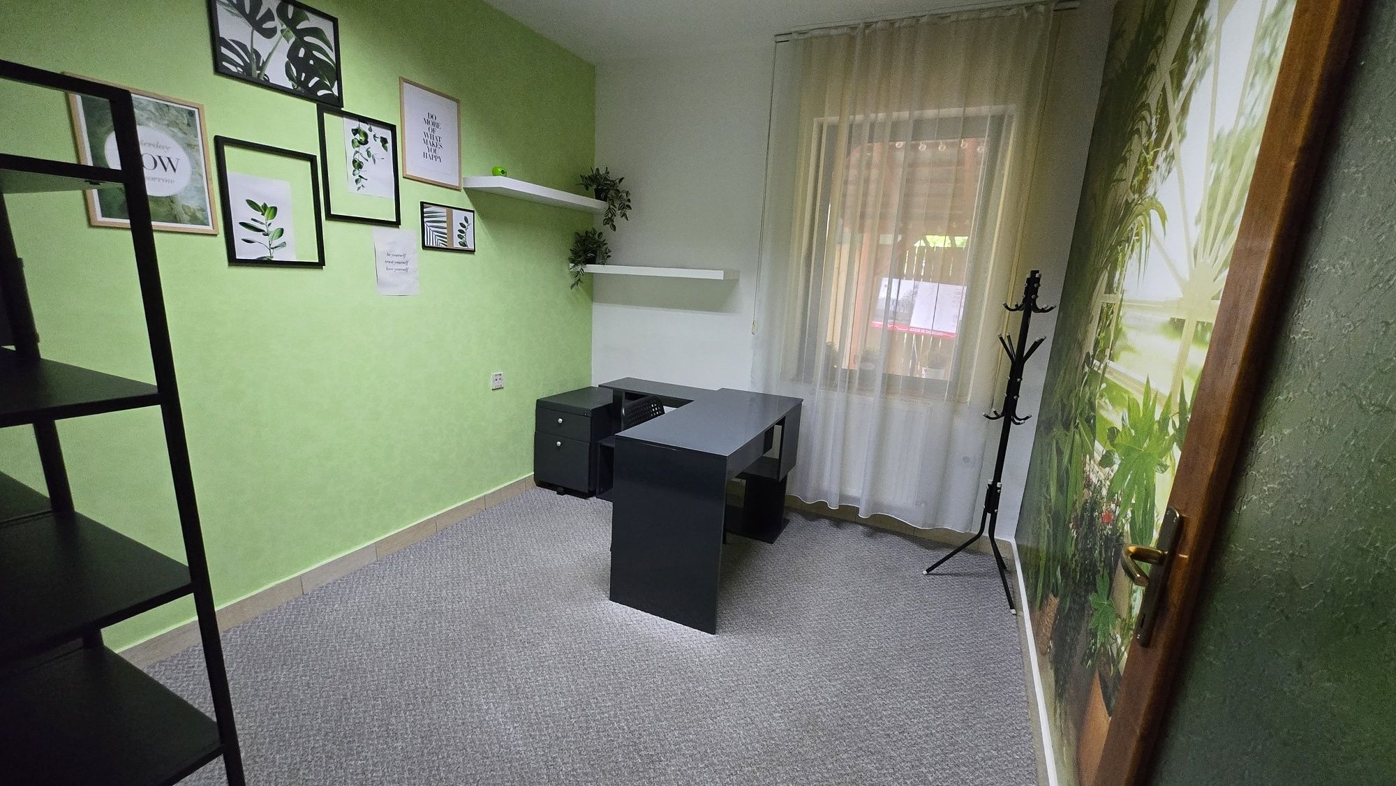 Birou privat, într-o clădire de birouri (coworking)