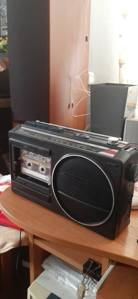 Магнитофон JVC..