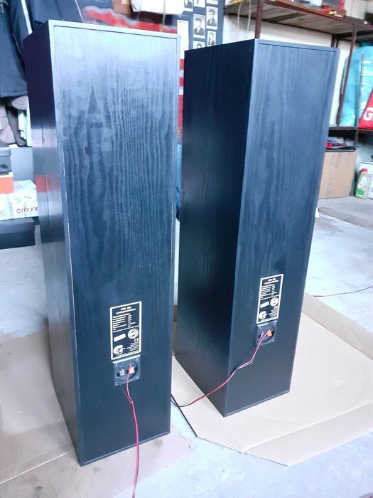 Boxe pe 3 căi 180W producător CAT Germania, de podea