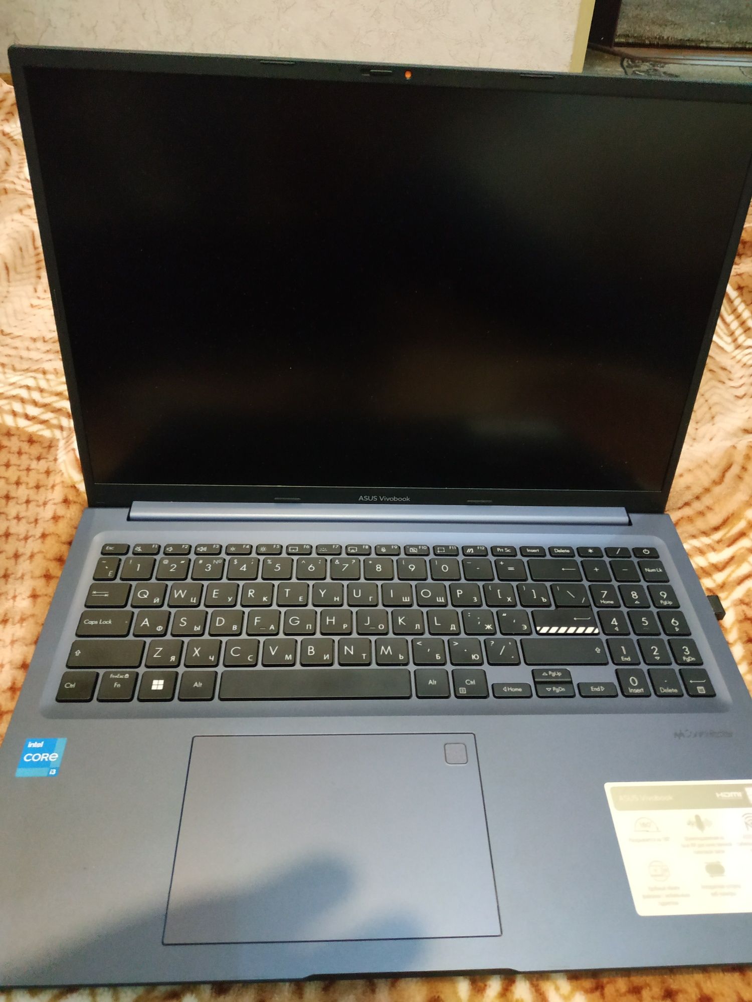 Asus vivobook i3-1220p