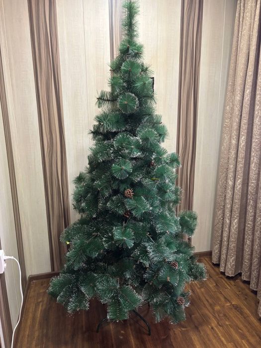 Елка в идеальном состоянии 2.20м торг уместен