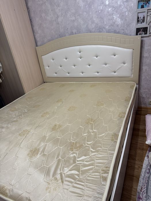 Продается двуспальная кровать