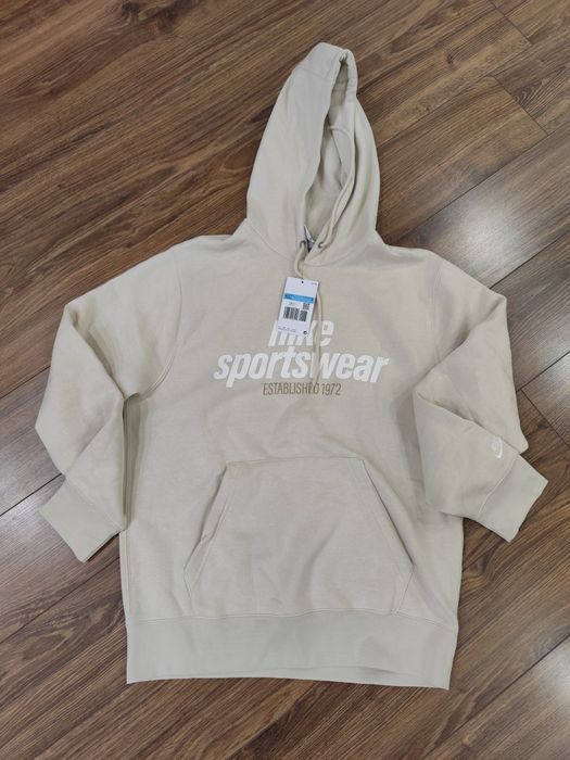 Нов суичър на Найк,с етикети.