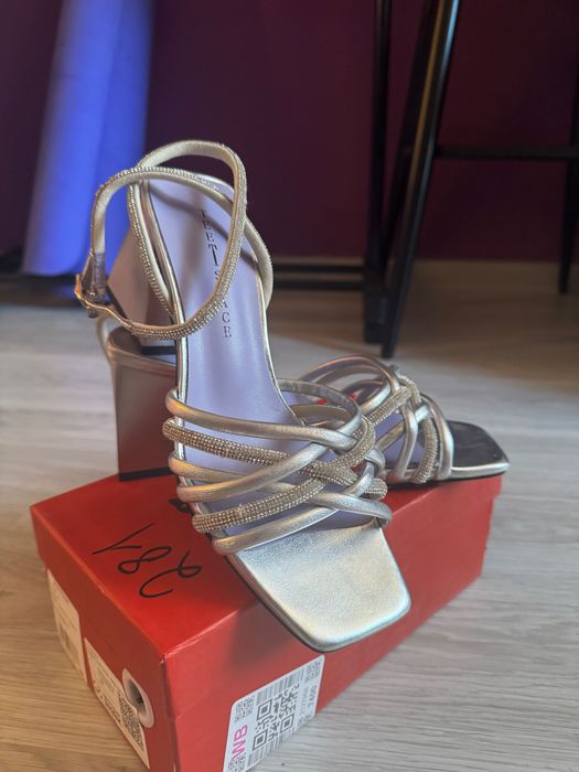 Босоножки женские