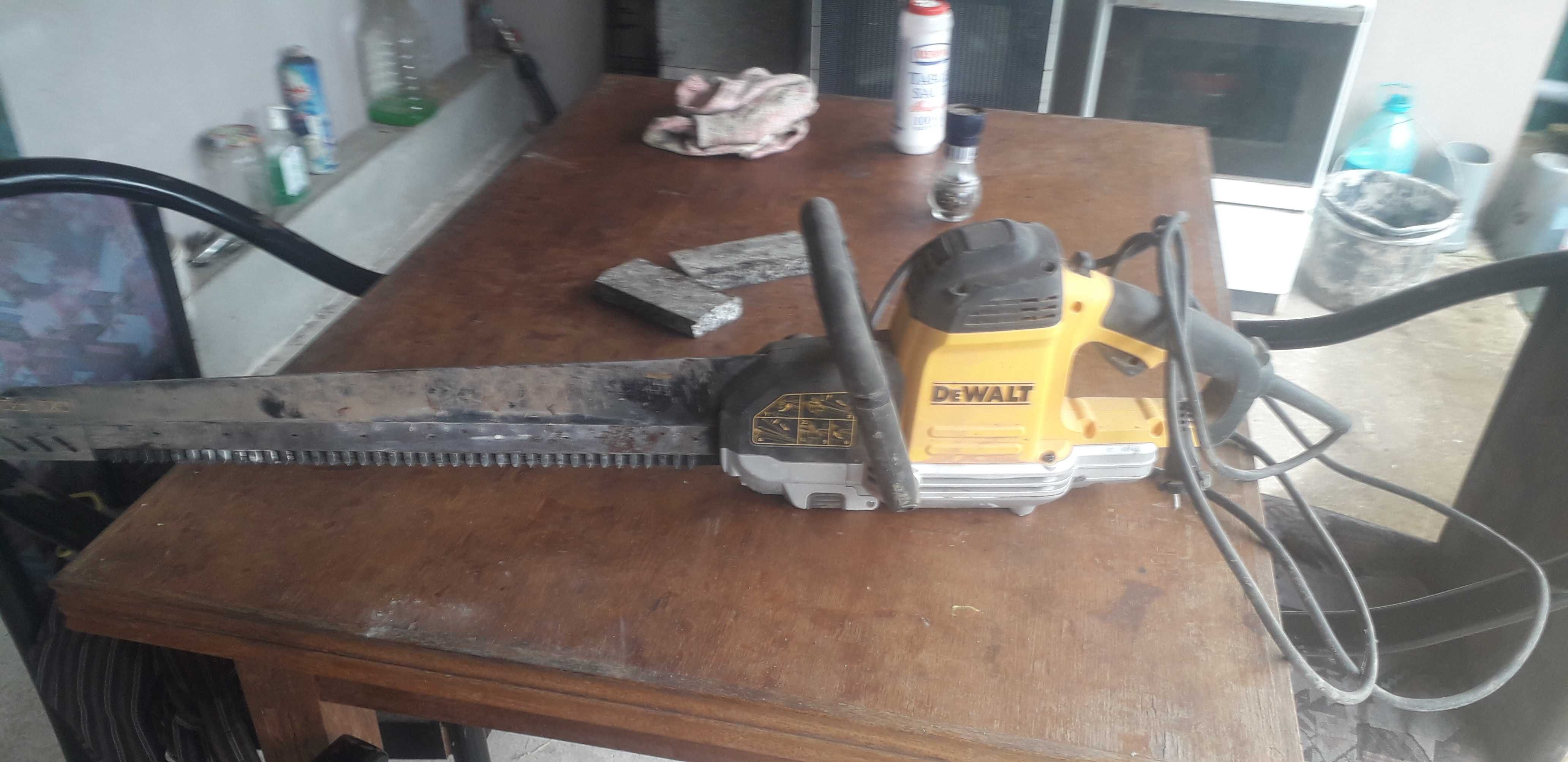 Fierastrau DEWALT pt taiat cărămidă si BCA