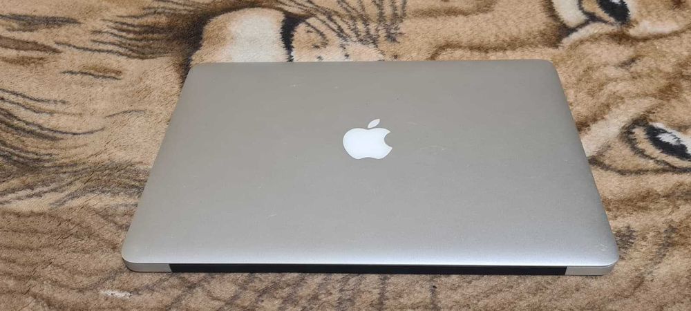 Laptop Apple Macbook Air 2015 cu procesor I7,8 Gb RAM si SSD de 500 Gb