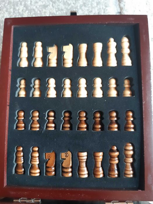 СЕТ - комплект за шах и вино (аксесоар)