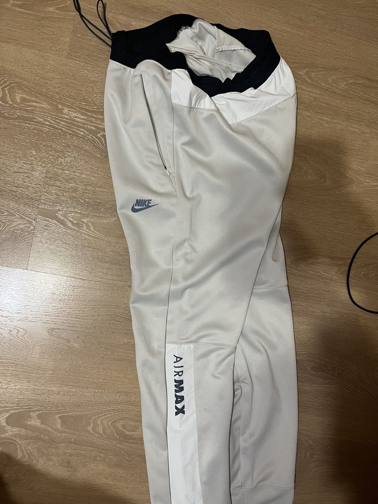 Pantaloni Nike air max marimea M