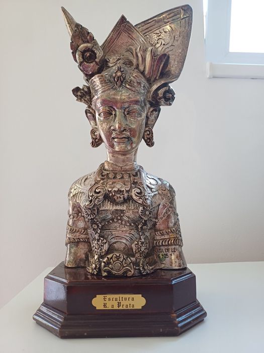 Statueta turnata, suflata cu argint