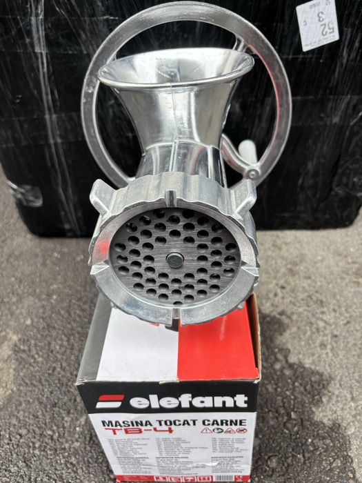 Mașină pentru tocat carne din aluminiu , Nr 32 .