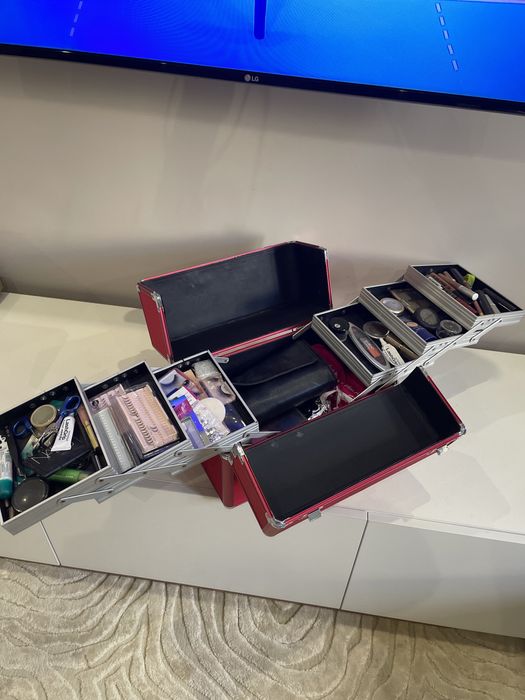 Алюминиевый кейс визажиста