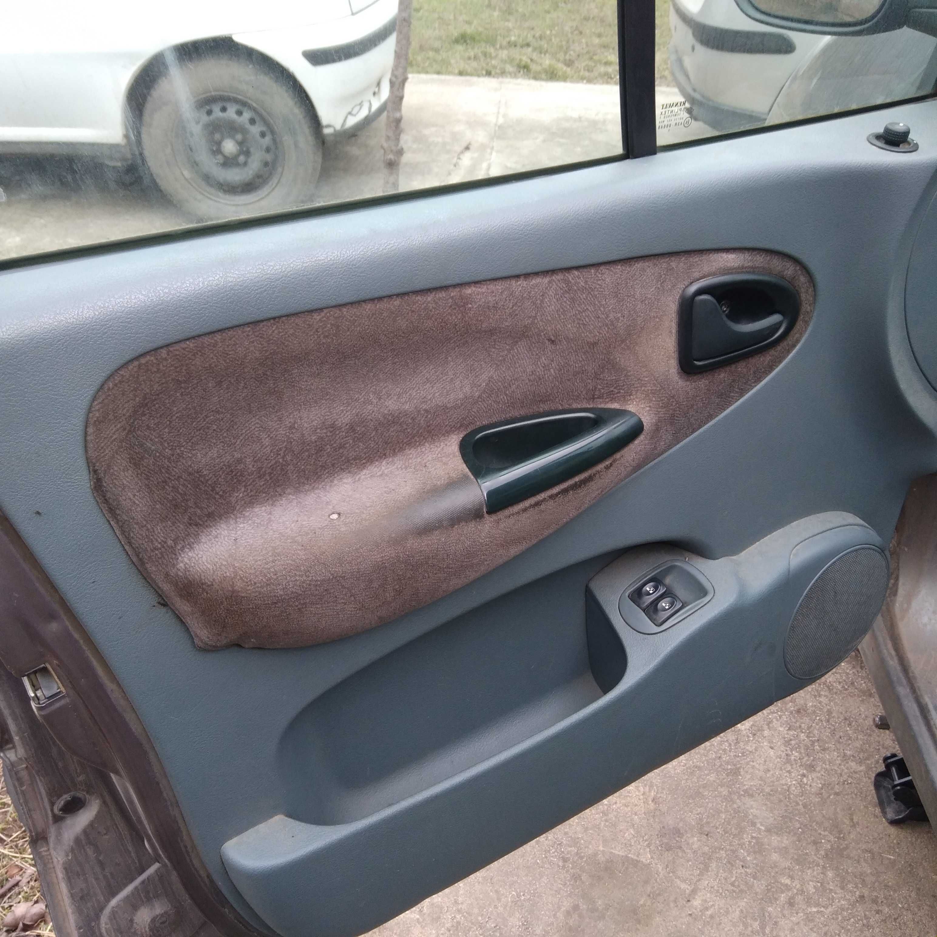 На части продавам Рено Меган Сценик 1.6
 16v 107к 1999г. Гр.Сливен