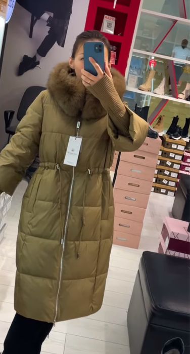 Пуховик новый, песец натуральный бренд Италия